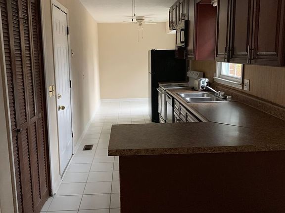 3rd image of 80 Pine Hill Dr