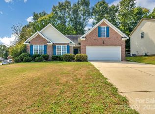 8301 Stone Crest Dr, Waxhaw, NC 28173