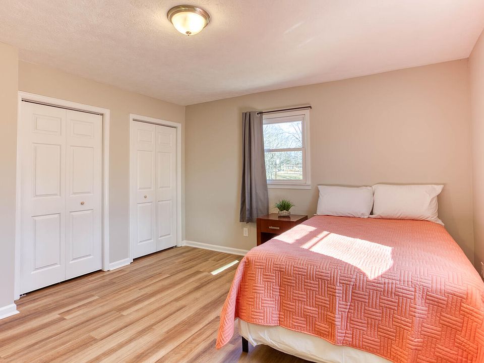 1st image of 4959 Ailene Dr #5