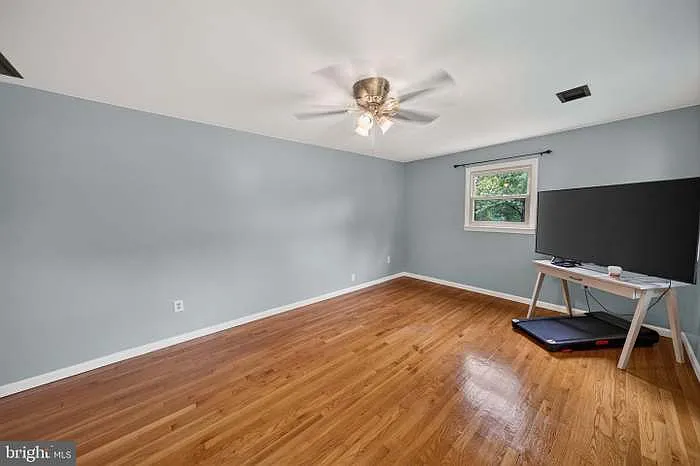 4 bed, 2000 sqft, $4,000 — Photo 3