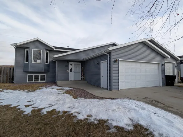 65 McGinnis Way, Lincoln, ND 58504