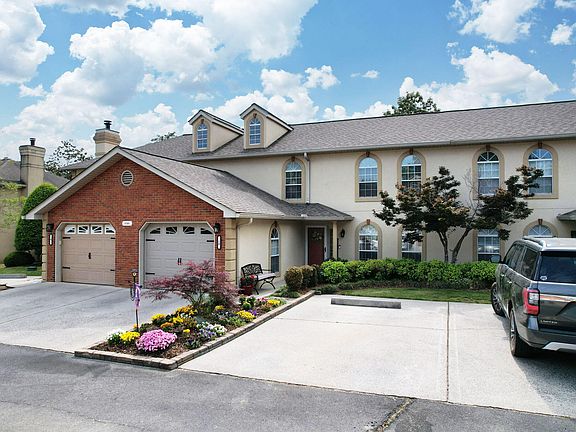 2nd image of 1705 White Oak Ln Unit 10