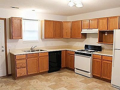 4th image of 304 S Wood St