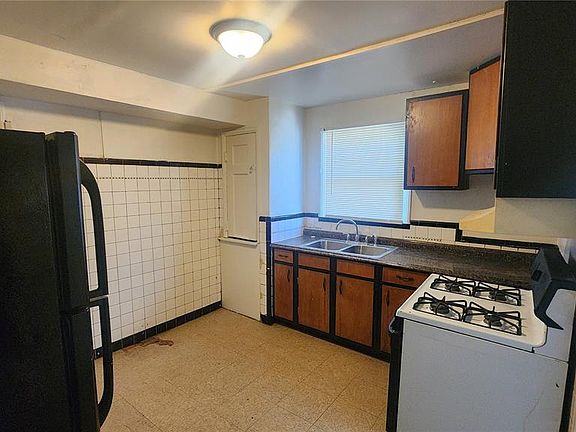 3rd image of 7164 Manette Dr