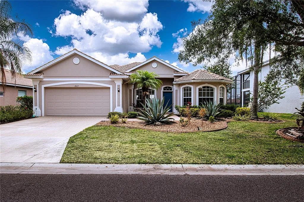 4 bed, 2.0 bath, 2797 sqft, $2,700 — Photo 1