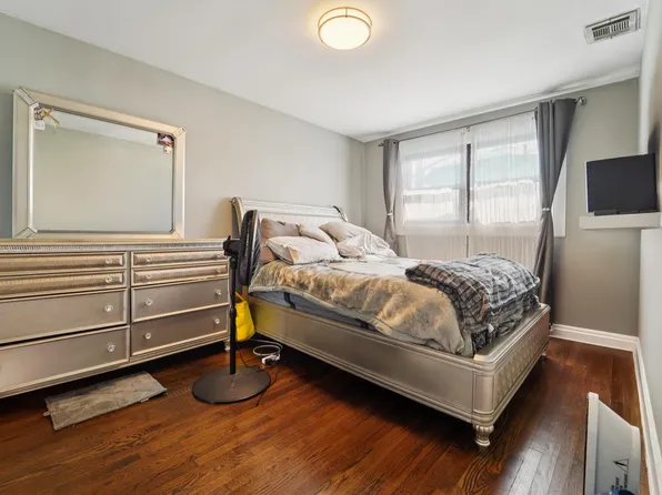 15 Linden Avenue image 18 of 23