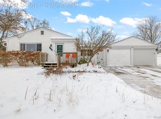 8980 Mayfred Dr, Pinckney, MI 48169