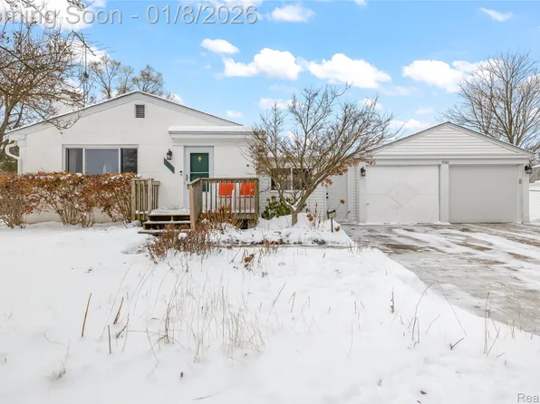 8980 Mayfred Dr, Pinckney, MI 48169