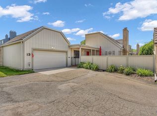 13 SW Pepper Tree Ln, Topeka, KS 66611