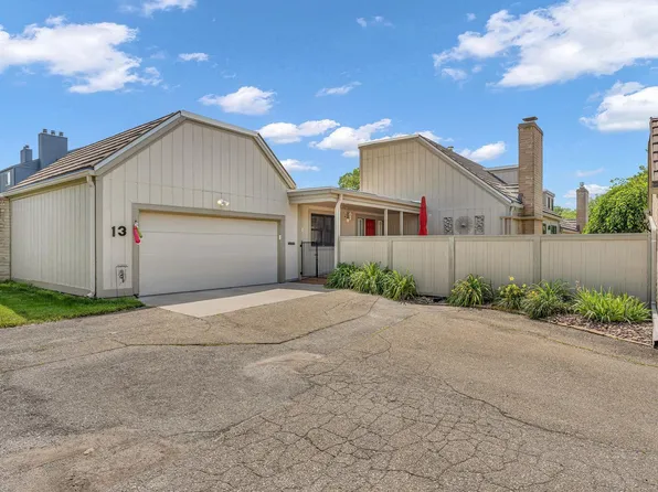 13 SW Pepper Tree Ln, Topeka, KS 66611
