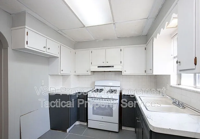 8204 Vineyard Ave #UP — Photo 13