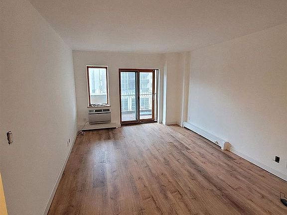 4th image of 13347 Sanford Ave APT 5D