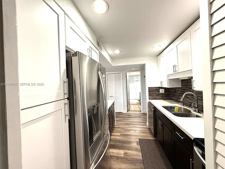 230 Lakeview Dr #307 — Photo 8