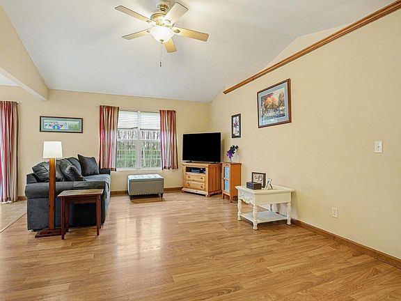 4th image of 1703 Aspen Dr