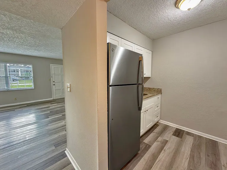 Carriage House Apts — Photo 17