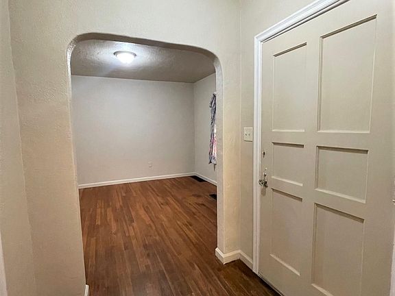 2nd image of 1141 Victoria Ave