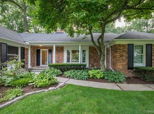 3570 Larkwood Ct, Bloomfield Hills, MI 48302