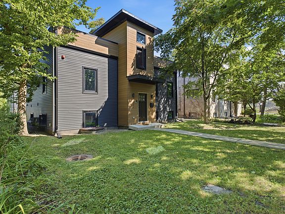 2nd image of 2307 Lake St