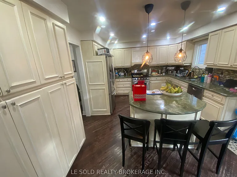 10 McDougall Ct — Photo 9
