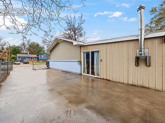 3rd image of 1026 Drury Ln