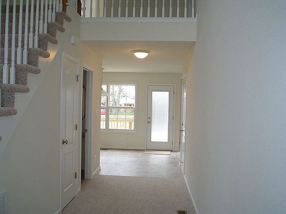 Open Foyer w/ Hardwood Landing