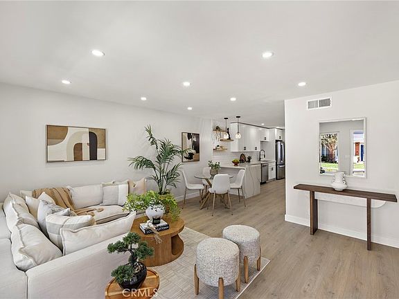 4th image of 108 Danbury Ln