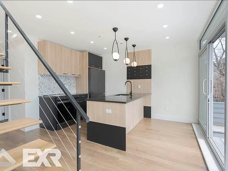 188 Freeman St #2R — Photo 9