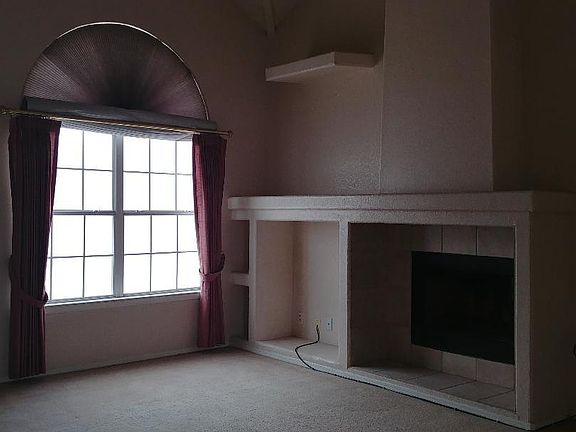 4th image of 513 Centennial Dr