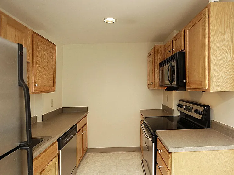 240 Conant Apartments — Photo 8