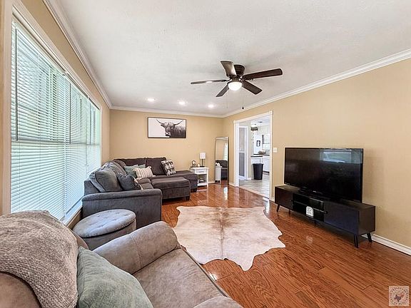 2nd image of 102 Myrtle Dr