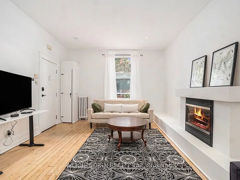 208 Clarence St #1 — Photo 11
