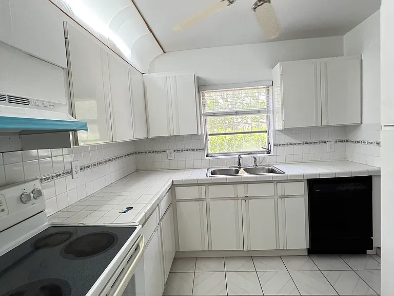 2027 SW 23rd St #2027 — Photo 13