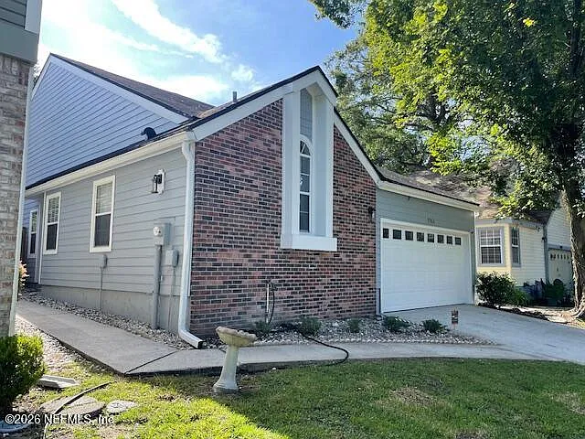 3 bed, 2.0 bath, 1269 sqft, $1,895 — Photo 3