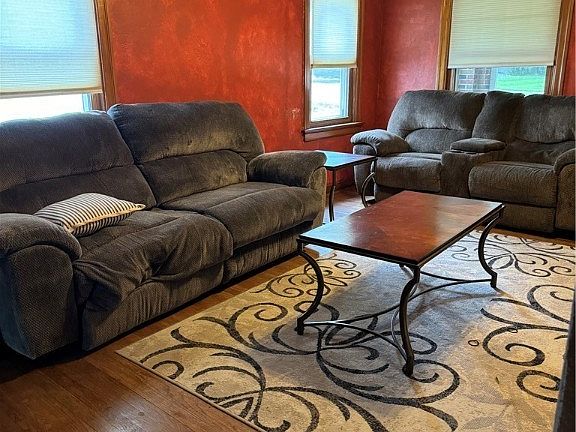 5th image of 728 Wilmington Ave
