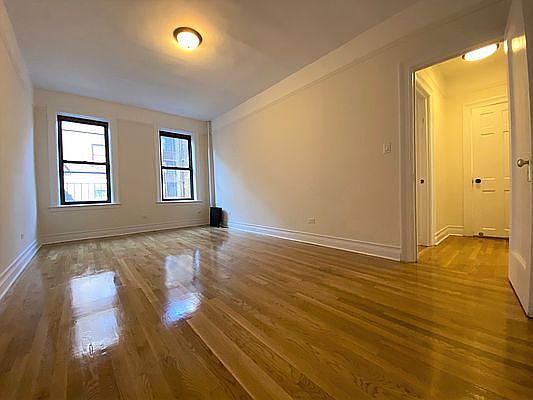 3rd image of 2 S Pinehurst Ave APT 3E