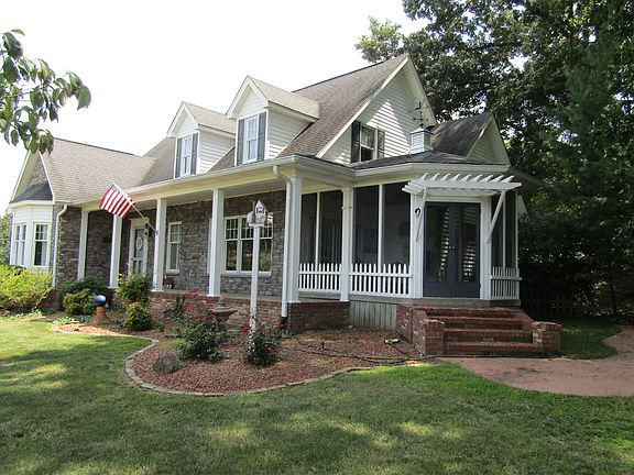 3rd image of 120 N Hardin St