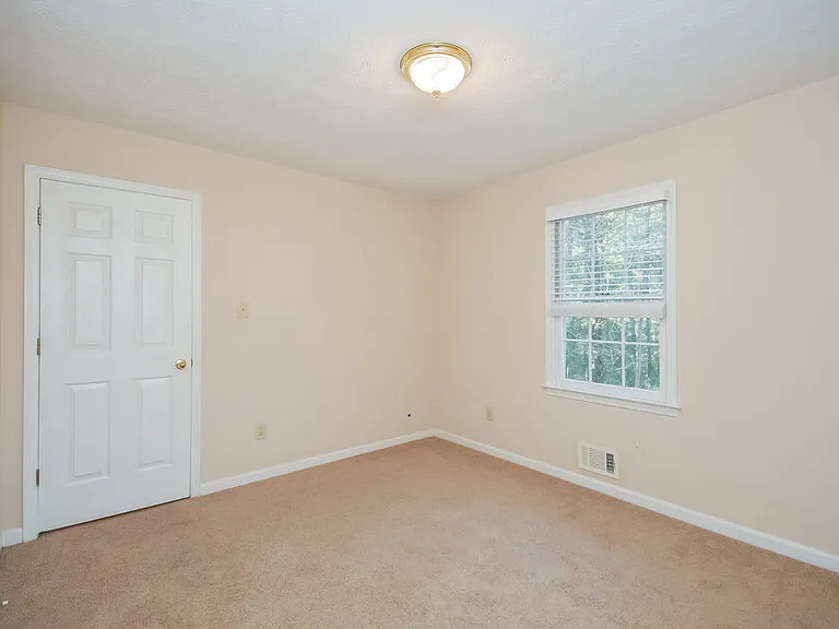 175 Meadowbrook Dr — Photo 12