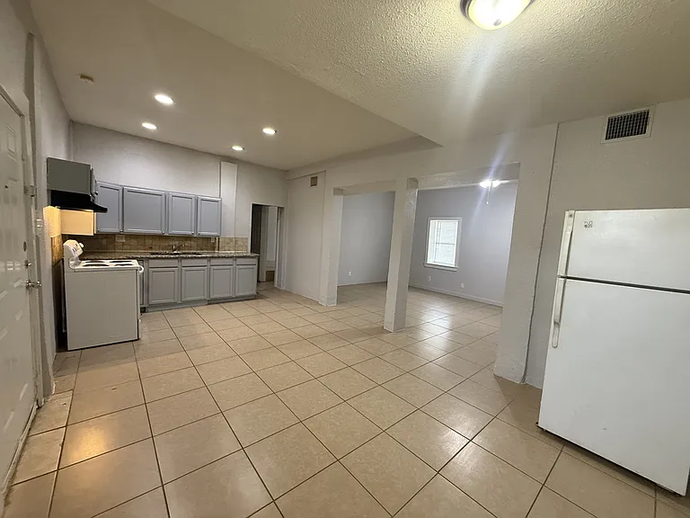 351 W Cortez Ave — Photo 13