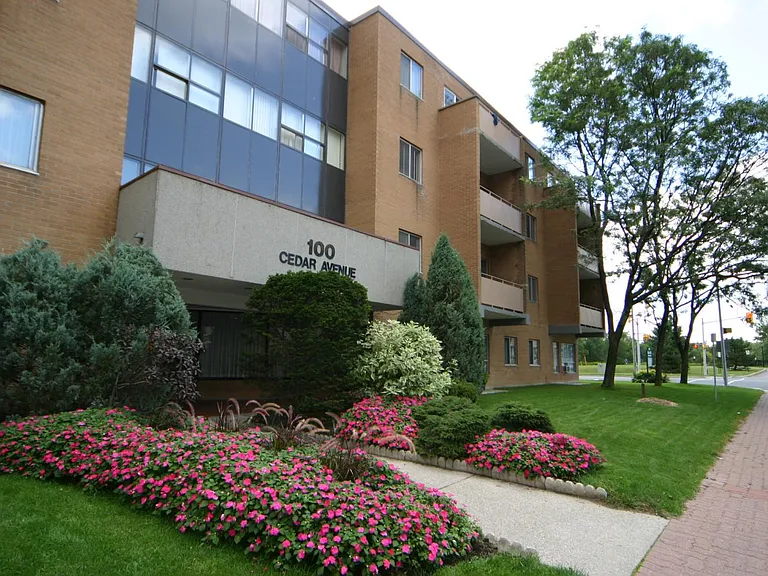 100 Cedar Ave #202 — Photo 2