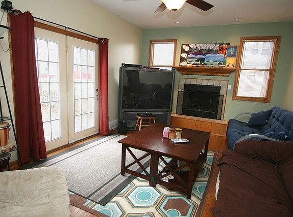 5th image of 702 Olive St