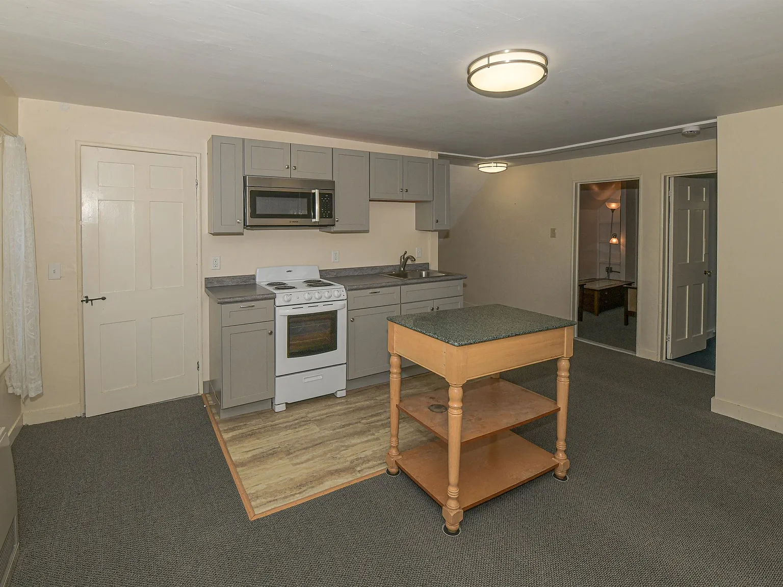 1 bed, 500 sqft, $1,000 — Photo 2