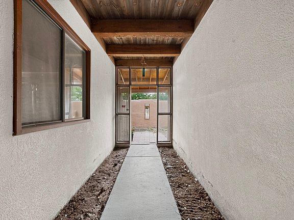 4th image of 3300 La Mancha Dr NW