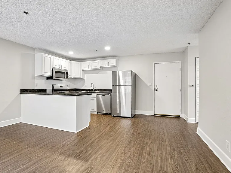 700 S. Berendo Ave — Photo 10