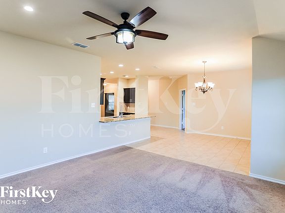 4th image of 522 Cantebury Park Ln