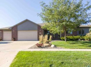 1309 W Stonegate Dr, Sioux Falls, SD 57108