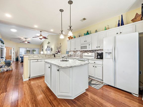 5th image of 111 Chenoa Dr. #A