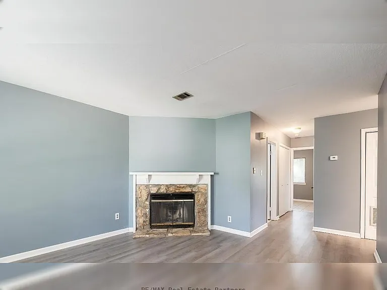 15 Raintree Dr #1 — Photo 2