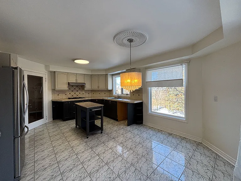 109 Carlyle Cres — Photo 8