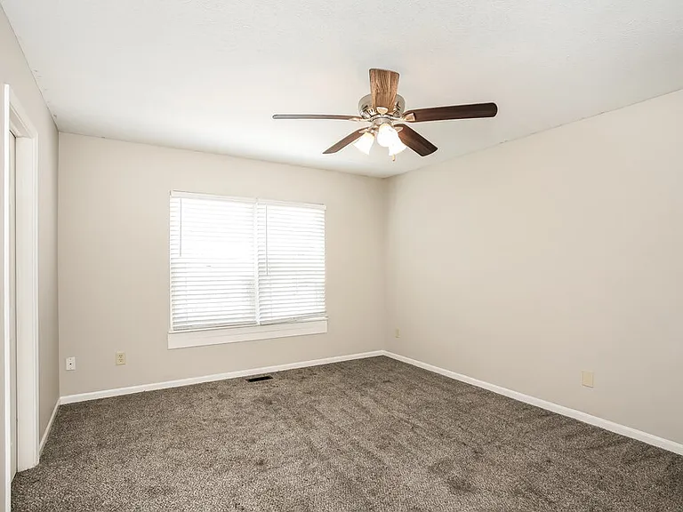 5805 Tanager Ln — Photo 10