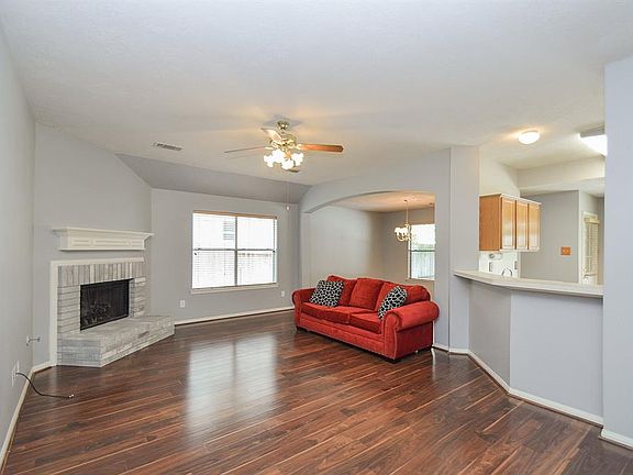 5th image of 18442 Maple Mill Dr